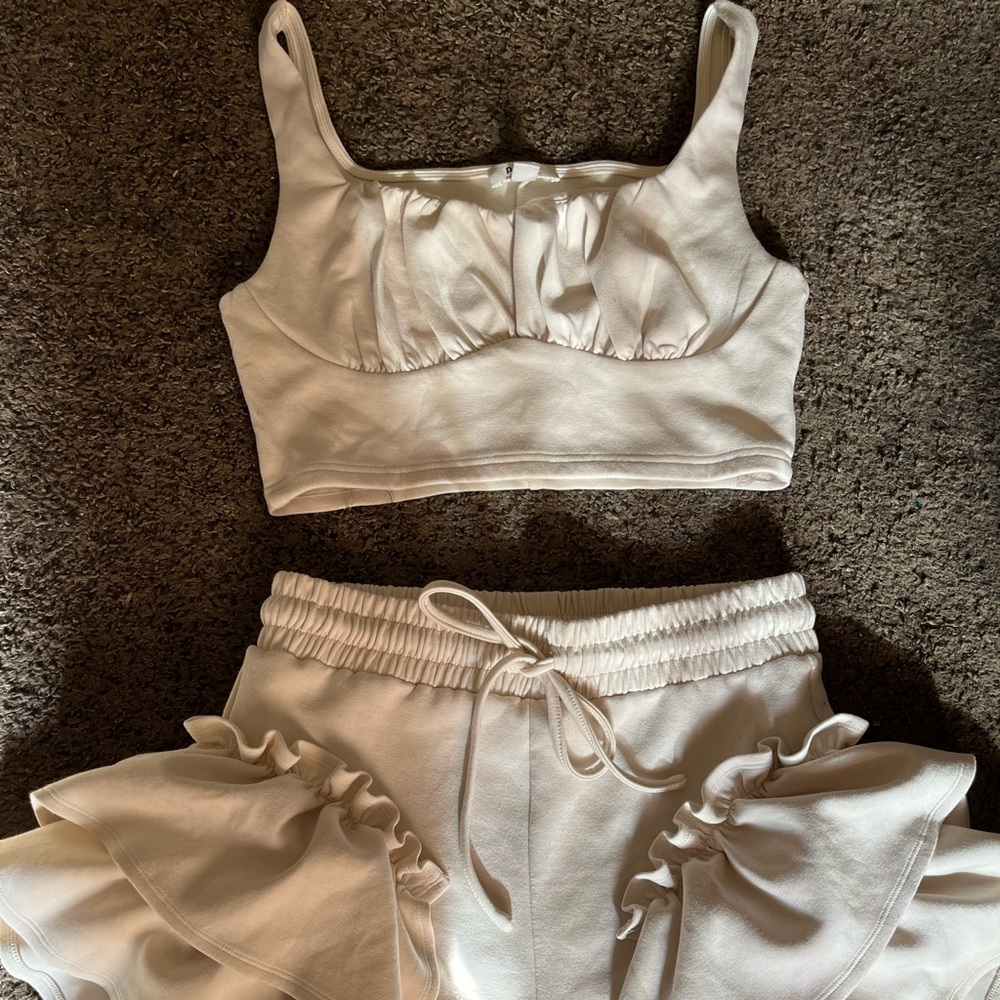 It’s a two-piece SET.